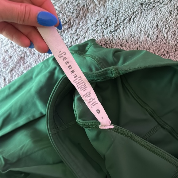Lululemon size 6 leggings green color - Picture 4 of 5